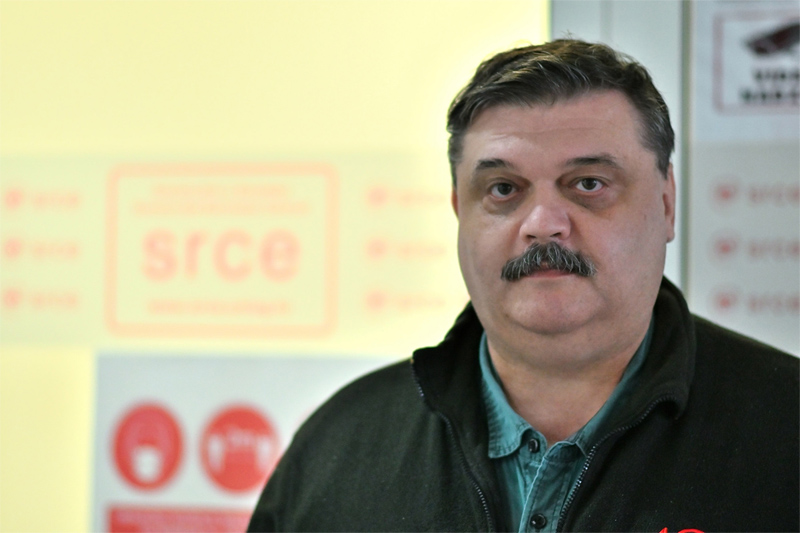 S velikom žalošću i još uvijek nevjericom, obavještavamo vas kako nas je iznenada napustio naš dragi kolega i prijatelj mr. sc. Miroslav Milinović, pomoćnik ravnatelja za informacijsku i posredničku infrastrukturu. srce.unizg.hr/vijesti/premin…