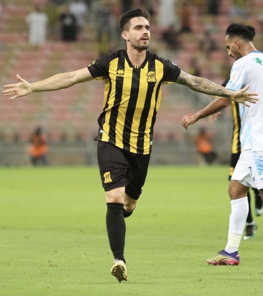 dooo_77's tweet image. بمناسبة الفوز الكبير ..

وبعدد الأهداف ال 6 .. 

سحب ع &quot; 6 “ تيشرتات لطقم الإتحاد تحمل أرقام نجوم المباراة &quot; كورنادو و روما &quot;

فقط &quot; رتويت &quot; وتدخل السحب ..

غدآ بنفس الموعد يتم الإعلان ..

والف مبروك للجميع 💛🖤