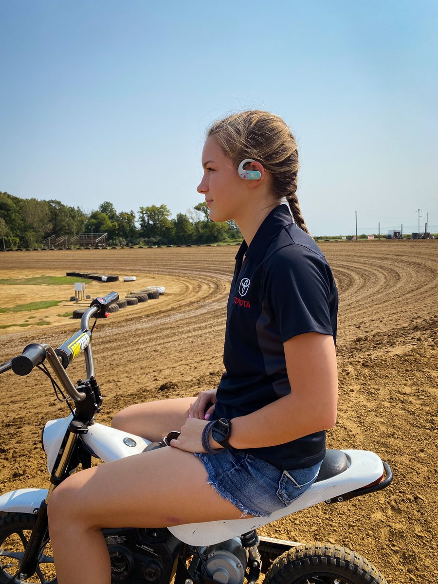 kaylee11b's tweet photo. Getting prepared for my race tonight with my new JBL Audio headphones. 👏🏽👊🏽 Let’s go racing!! #JBLxToyota https://t.co/KBUfSunq29