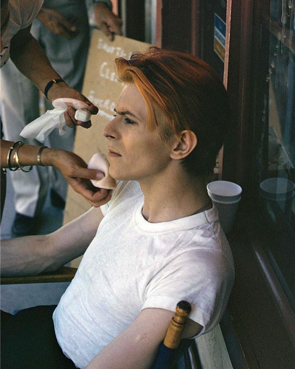 дэвид боуи 1976. дэвид боуи рыжий 1976. The man who fell to earth 1976. боуи человек который упал на землю. The man who fell to earth боуи.