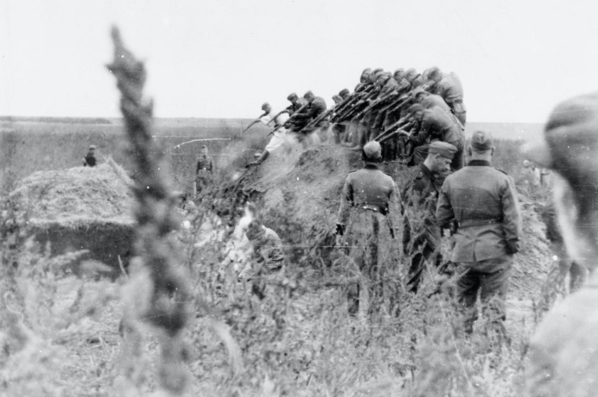 11th September 1941

Surviving the "Holocaust by Bullets".

Lithuanian Sima Katz was one of the few survivors when the Einsatzgruppen murdered 3,000 Jews in one day.

As her children were killed she hid underneath the mass of bodies.

Read more:

ww2today.com

#OTD