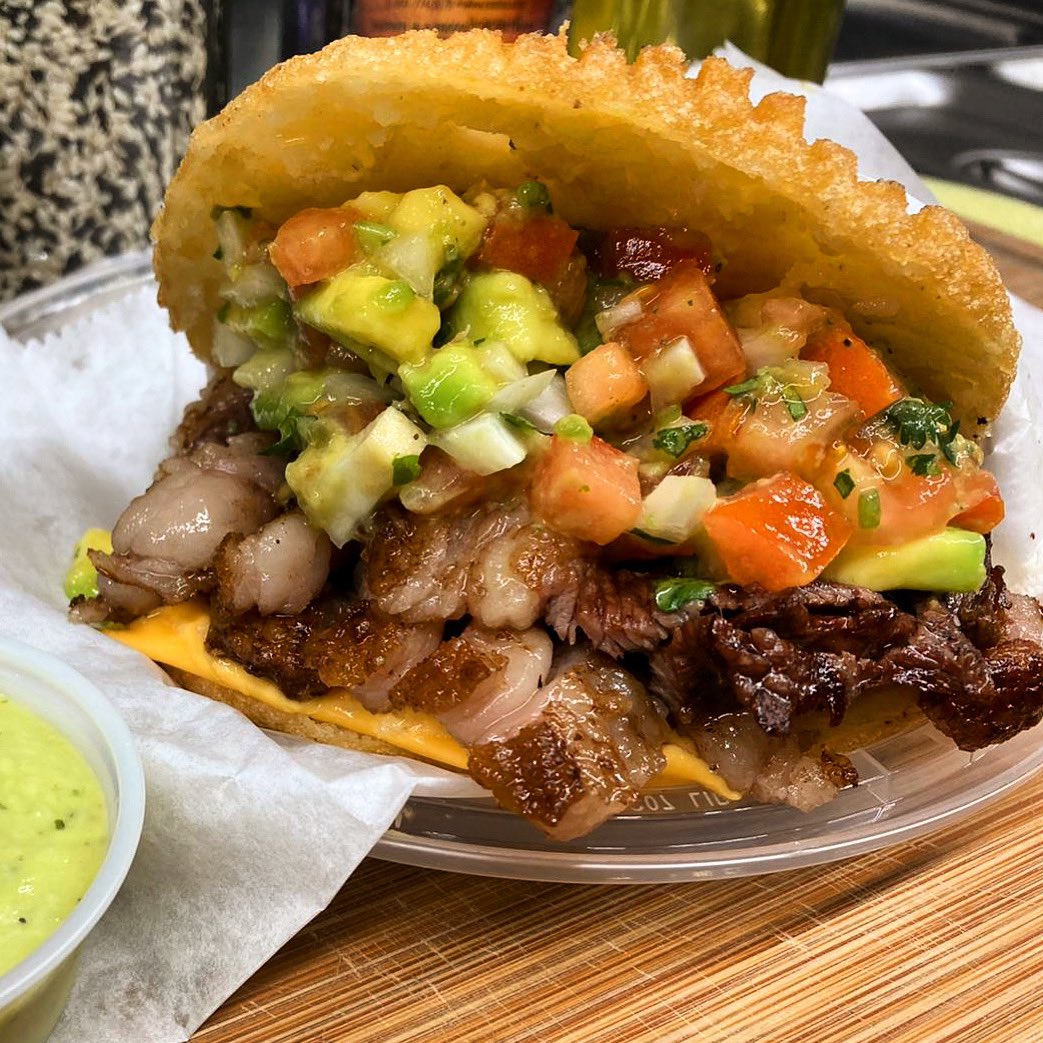 mautegrillmiami's tweet photo. #diamundialdelaarepa
In July 2012, the Organization of Venezuelans in the World #VenMundo decided to organize an arepa cooking event.
Since 2013, every second Saturday of September we celebrate World Arepa Day.
#Arepazo #worldarepaday #Miami #Kendall #Venezuela https://t.co/XtfJKBpUOj