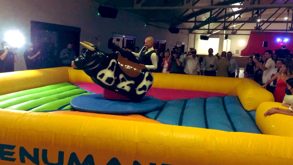 Ameniza tu boda con el Toro Mecanico de Deporte Numantino. El novio 🤵 fue el primero en abrir el rodeo. 🐂🐃🦬
A qué esperas!!. Pide presupuesto sin compromiso.
deportenumantino.es