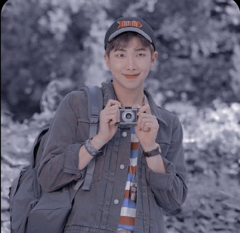 italian02midget's tweet photo. HAPPY BIRTHDAY JOONIE!🥰💗 our favourite leader in the whole world✨ @BTS_twt https://t.co/zPUrZSP0lU