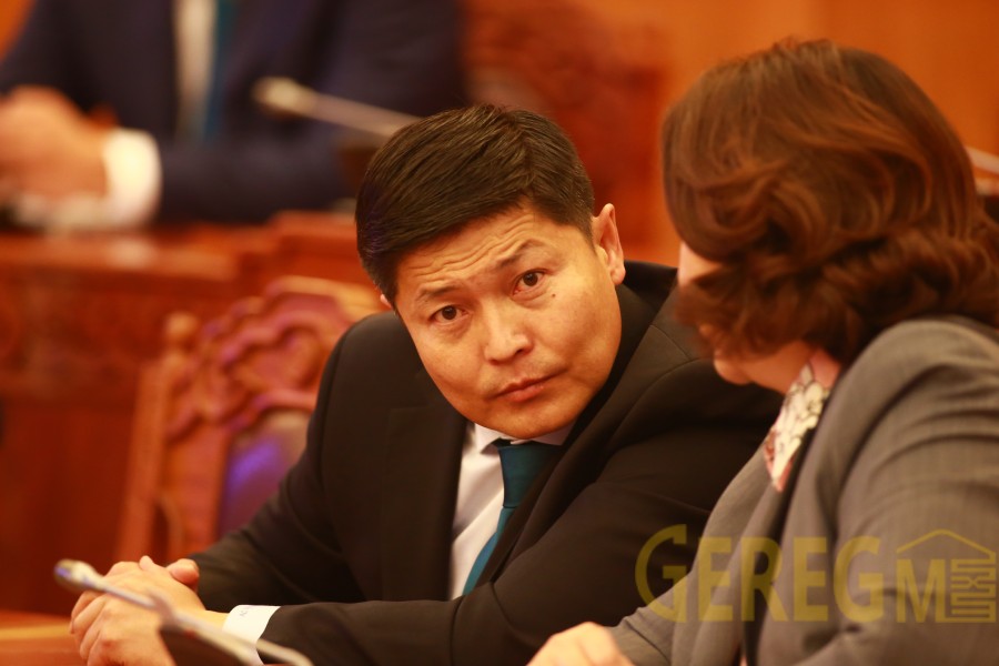 Нямбаатар боксын холбооны тэргүүн мөн  хууль зүйн сайдаас огцрох ёстой. Ингэж байж шинэ жишиг тогтох ёстой.