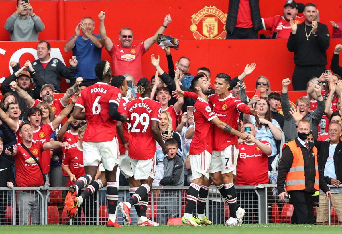 FutbolNationPod's tweet photo. It’s party time at Old Trafford as Manchester United dismantled Newcastle 4-1. Ronaldo scores a brace on his return and a fine performance was capped off with a Bruno stunner followed by a beautiful lingard finish ! #ManchesterUnited #Ronaldo #Newcastle #bruno #lingard https://t.co/j1GirhPdtp