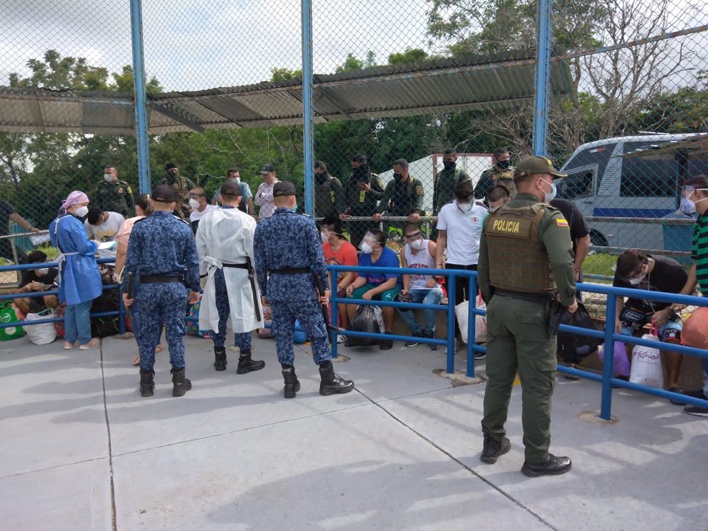 INPEC_Colombia's tweet photo. Bajo la estrategia de descongestionar las Estaciones de policía del departamento de Antioquia, el Establecimiento Carcelario de Puerto Triunfo recibió 33 privados de la libertad. https://t.co/AbiB8FIFzg