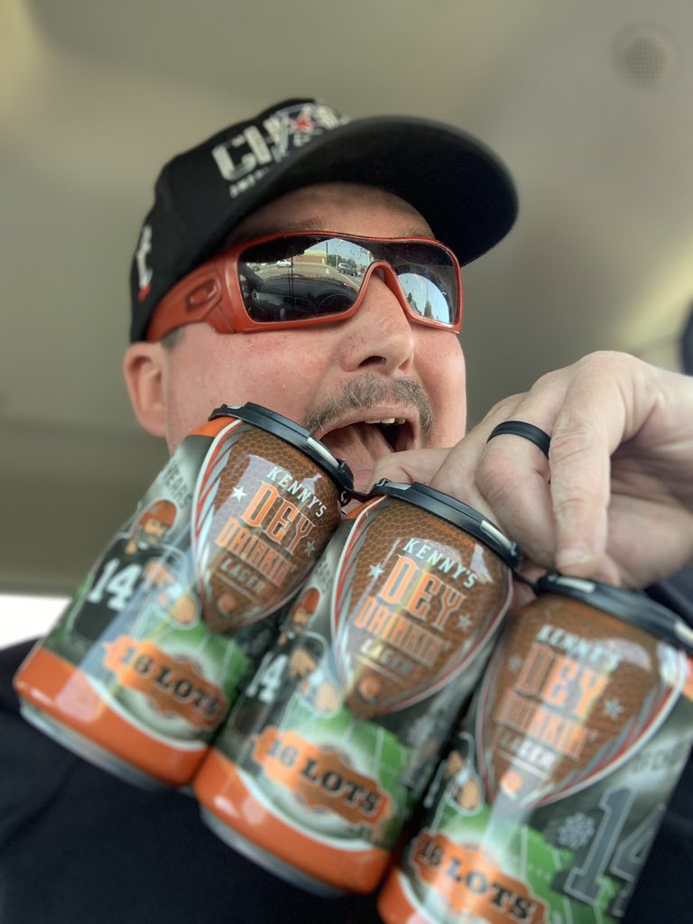 JeffATrennepohl's tweet photo. Score!! #16Lots #DrinksLots I got my Kenny’s day drinking logger do you? https://t.co/2s8Z8OTIFS