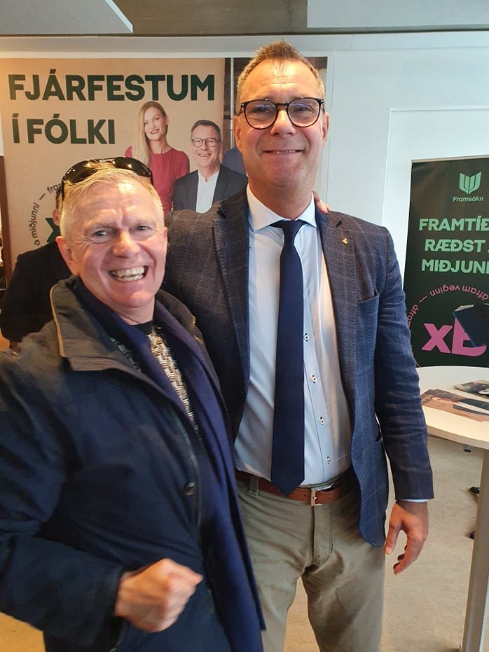 Valtýr alltaf léttur, ljúfur og kátur. Það var góð stemming við opnun kosningaskrifstofunar í dag. XB
Næst er það upphitun fyrir leik Blika og Vals á Spot kl 18!