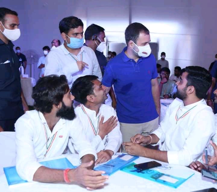 drmanishdoshi's tweet photo. AICC Leader #Rahul Gandhi With Gujarat NSUI Leader during NSUI National Executive #FightForStudentsRight  ⁦⁦@nsui⁩ ⁦@RahulGandhi⁩ @bhaviksolanki92⁩ ⁦@Neerajkundan⁩ https://t.co/rBv8GjmpRQ