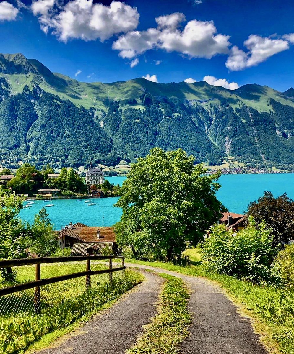 vergolisabe's tweet photo. On the way to lake Brienz in Switzerland! 🤗❤️❤️ https://t.co/rvzl1ZfS5V
