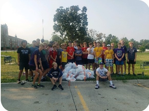 trhsroughriders's tweet photo. GM Rider Nation! Big Shout-Out this morning to the Boys XC team as they provided a great service to our community. They picked up trash around our beautiful school building. 💙🤍
#RiderPride
#ThankYou
#ClassProgram
#GreatKids https://t.co/CwHoHzsptz