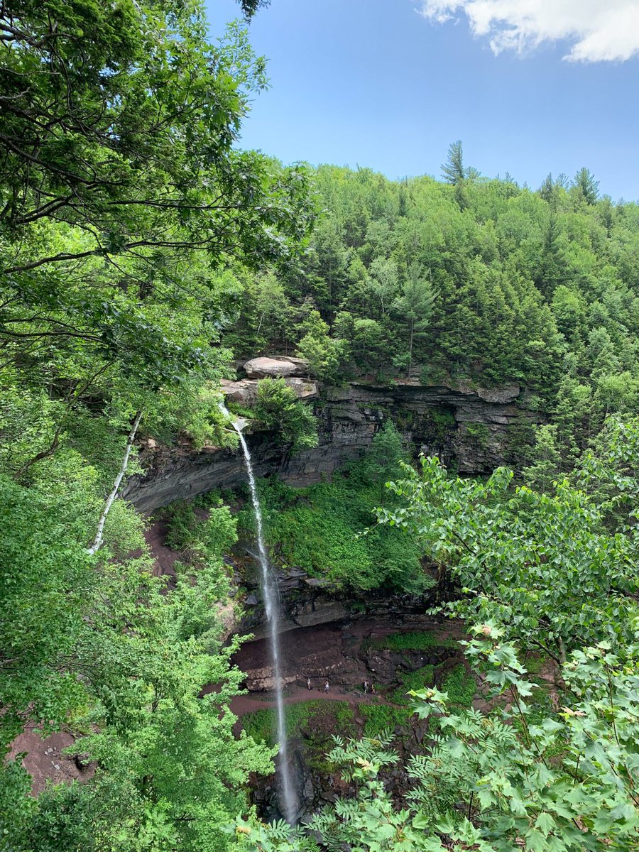 CatskillCenter's tweet photo. Because #KaaterskillFalls is so popular, there is information you must know if you plan on visiting. Learn more from the Catskills Visitor Center at https://t.co/29dUH7E1hi. https://t.co/mZOH6Eea9d