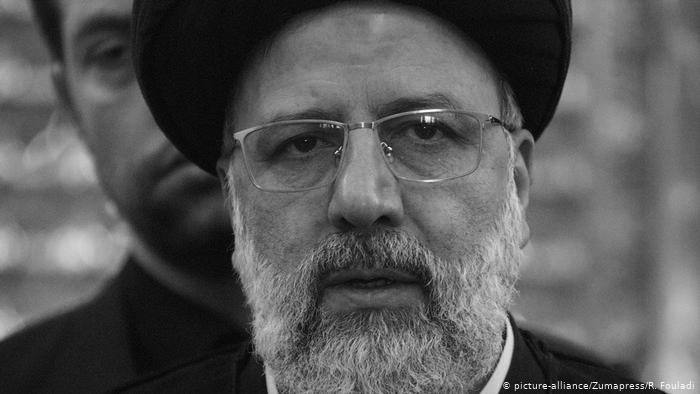 eshg_baz's tweet photo. یک جلاد ویترین نظام شد.
رژیم همه ماسک های دروغین را کنار زده و یک جنایتکار علیه بشریت را رئیس جمهور کرده است.
از این پس، اگر کسی کوچکترین تلاشی برای آرایش چهره رژیم کند، نمیتوان آنرا نشانی از حماق�� یا اشتباهش دانست، بطور مسقتیم با رژیم همکاری میکند. https://t.co/l70yevOAZ6