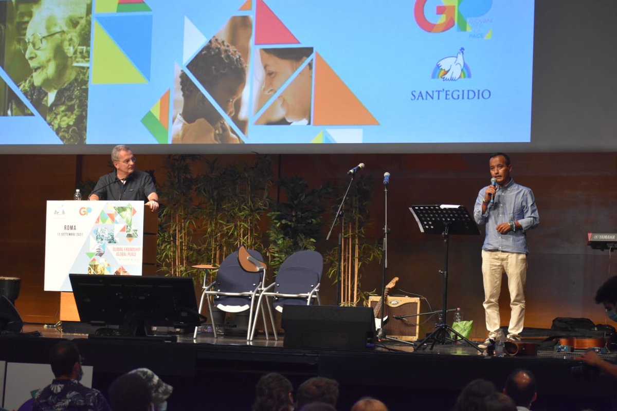 santegidio_ES's tweet image. He dejado Afganistán porque había la guerra: no quería ni matar ni que me mataran. Tenía 16 años y muchos sueños. Por la calle encontré @santegidionews. Trabajamos por la paz, para acoger a quién huye. Sois jóvenes: ¡adelante, cambiad el mundo! Dawood Yousefi ⁦@jovenesxla_paz