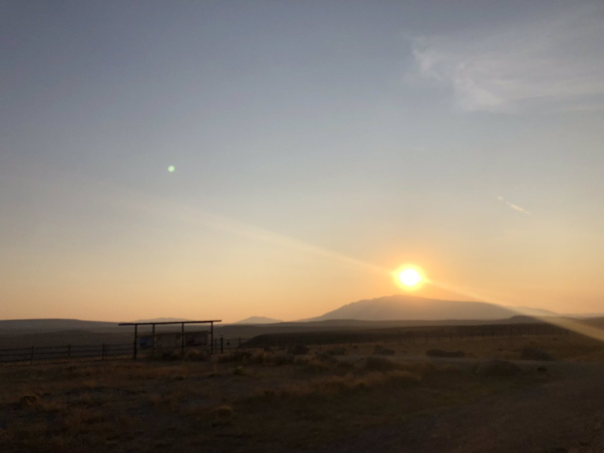 HMNauthor's tweet image. #travel #raw #whatmakeup ? 😃#somewhereinwyoming  #sunset #research #experience is what makes the #writer #create #stories #pride