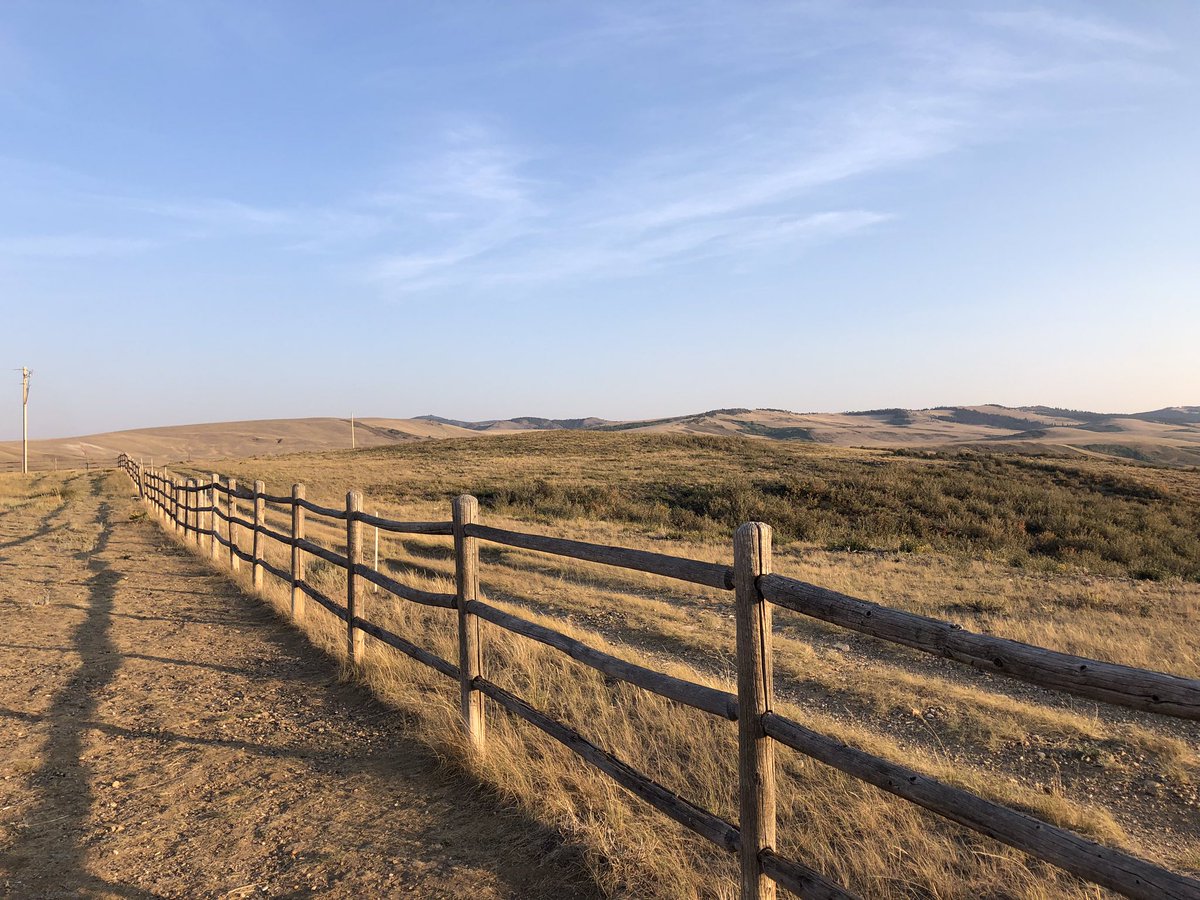 HMNauthor's tweet image. #travel #raw #whatmakeup ? 😃#somewhereinwyoming  #sunset #research #experience is what makes the #writer #create #stories #pride