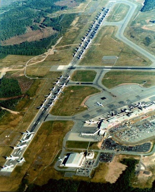 Durante el atentado del 11S, 250 vuelos fueron desviados a aeropuertos militares y civiles en Canadá, lo que desencadenó la operación Yellow Ribbon o Cinta Amarilla, resultando 239 vuelos desviados a 17 aeropuertos en Canadá.#11septembre2001