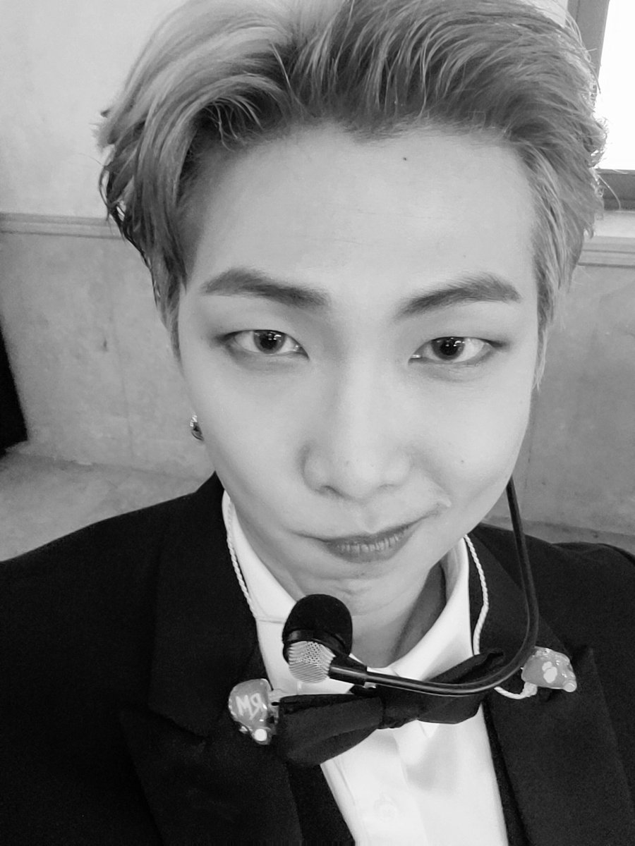 chochojoon's tweet photo. HAPPY BIRTHDAY TO NAMJOON!! 

I'm so thankful for him, for what a good influence is on the world and people around him, that he decides to share his art and heart with the world the way he does 

#HAPPYBIRTHDAYNAMJOON #OurBeginningAndEndRM https://t.co/GvtLBloCGm