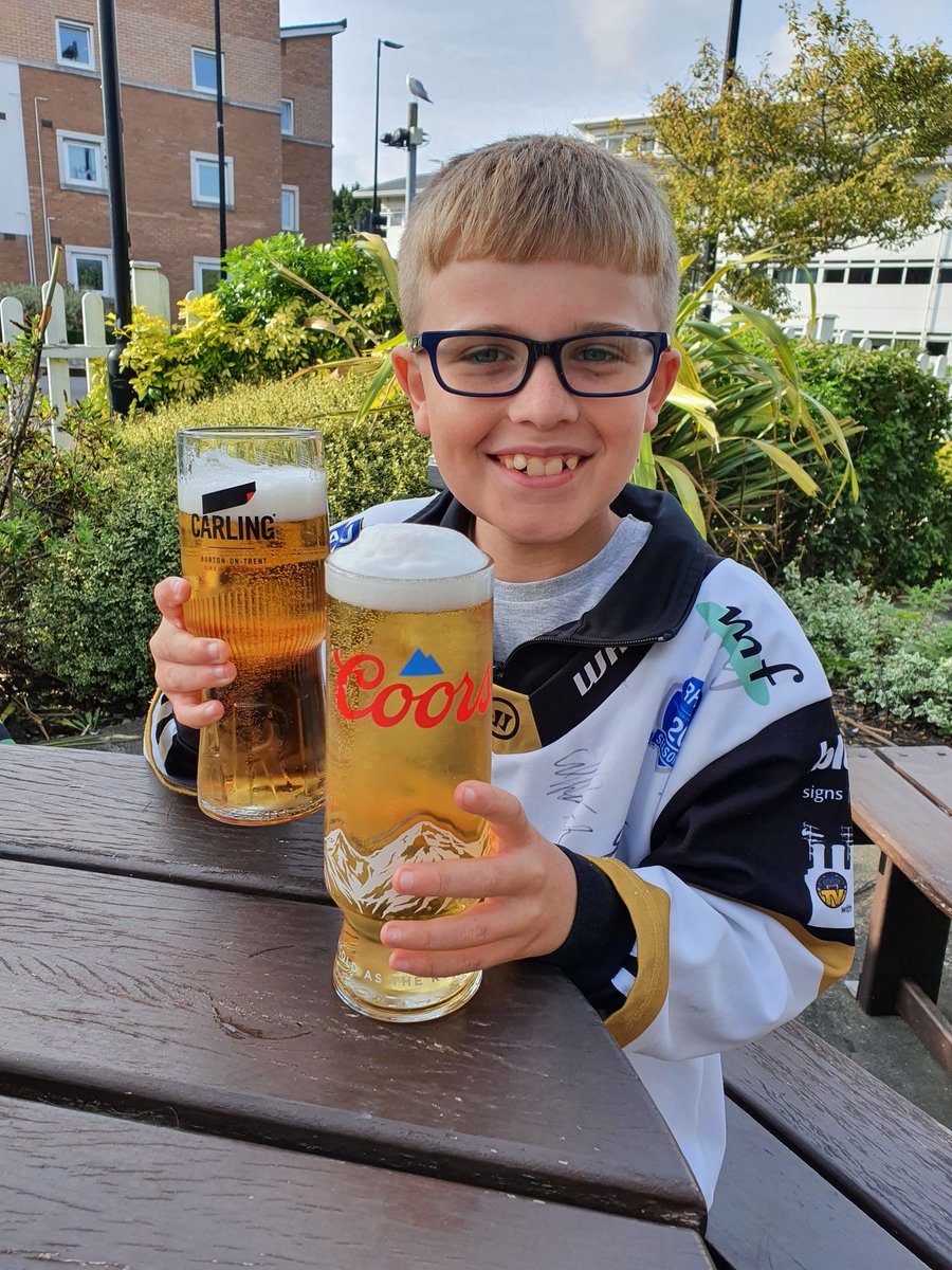 MartinPoidevin's tweet photo. Zak is getting ready for the game against Cardiff.... #massivesession @PanthersIHC https://t.co/6nFpYFGtkH