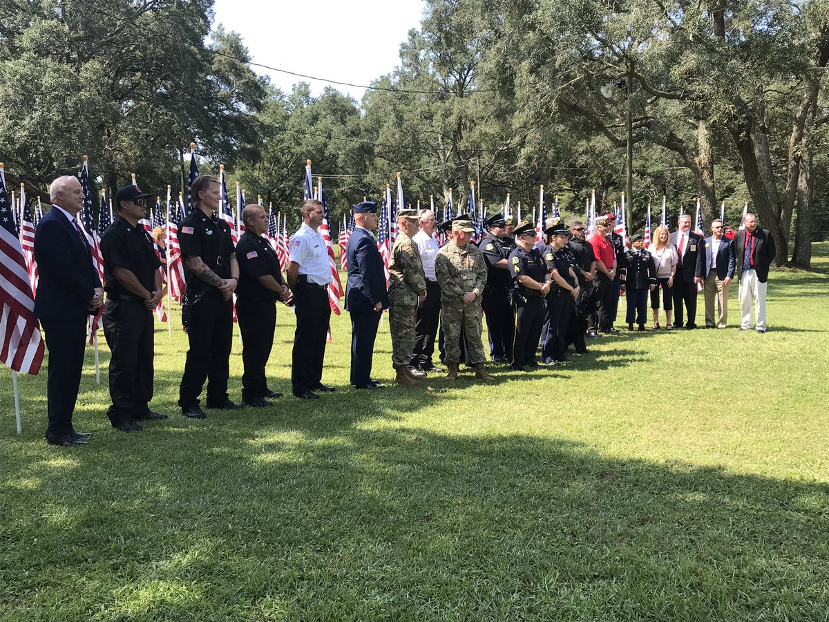 WEARDanielg's tweet photo. #FieldofValor opens at Boggy Bayou Mullet Festival in Niceville. A total of 381 flags with names of Floridian who died defending freedom since 9-11-01 The field is open everyday till next Saturday @weartv https://t.co/qHot3MwlNT