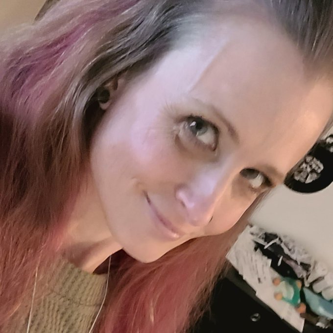 Thinking about what "feet prisons" (high heels) to wear out tonight.. https://t.co/pwXkYULM6d<a href="/tag/toetallyyours"class="tags"><span>#toetallyyours</span></a><a href="/tag/sexyfeetprisonsoff"class="tags"><span>#sexyfeetprisonsoff</span></a><a href="/tag/breathemy"class="tags"><span>#breathemy</span></a>