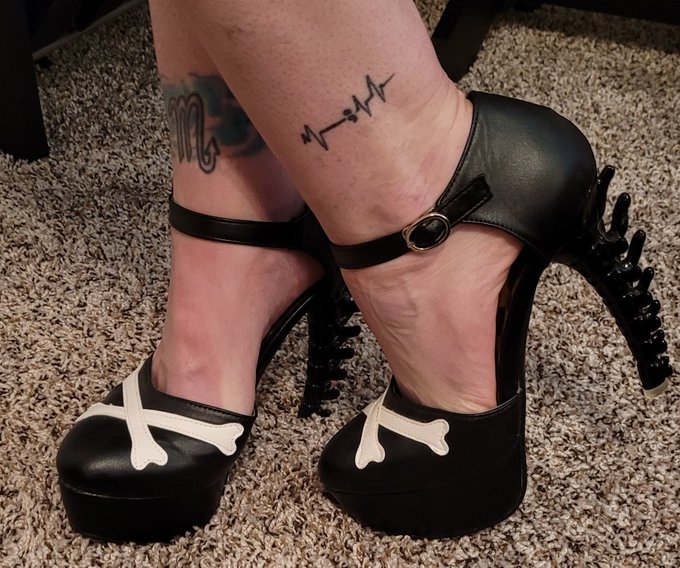 These rad sexy heels are great, but they hide the most beautifuls things.. my feet. So, we'll call these<a href="/tag/toetallyyours"class="tags"><span>#toetallyyours</span></a><a href="/tag/radsexyheels"class="tags"><span>#radsexyheels</span></a><a href="/tag/feetprisons"class="tags"><span>#feetprisons</span></a><a href="/tag/cr"class="tags"><span>#cr</span></a>
