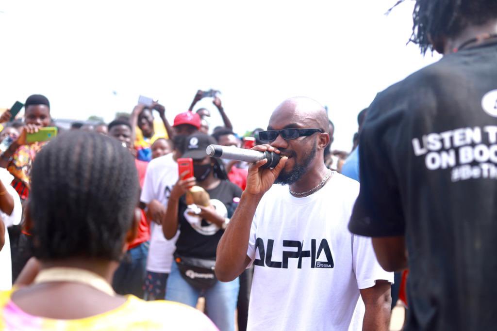 QuistDzifa's tweet photo. Have you seen the train in your part or Accra today? #AlphaFlashMob https://t.co/f0tJVWuY2p