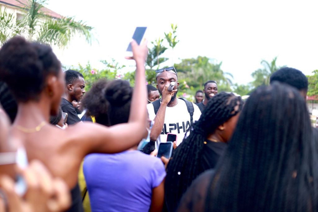 QuistDzifa's tweet photo. Have you seen the train in your part or Accra today? #AlphaFlashMob https://t.co/f0tJVWuY2p