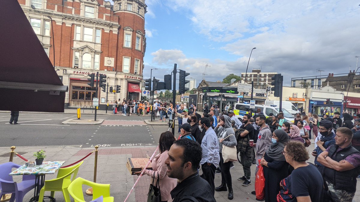 kodak_kilburn's tweet photo. Kilburn High road closed due to what appears to be a suspect package.
#kilburn #kilburnhighroad #suspectpackage #brent https://t.co/8OjMBLWnFN