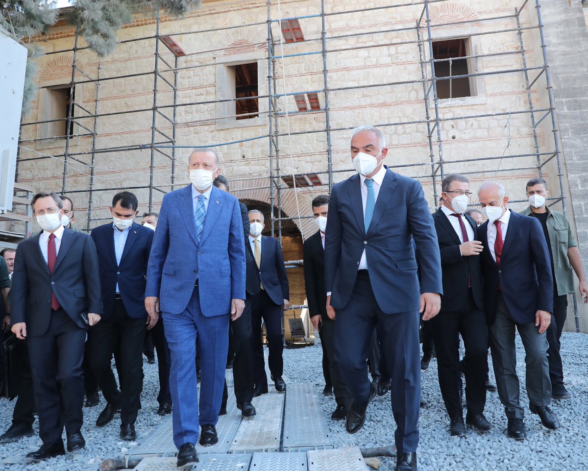 tcbestepe's tweet photo. Cumhurbaşkanı @RTErdogan, Rami Kışlası'nda incelemelerde bulundu. https://t.co/PCP5d5Y5ZW