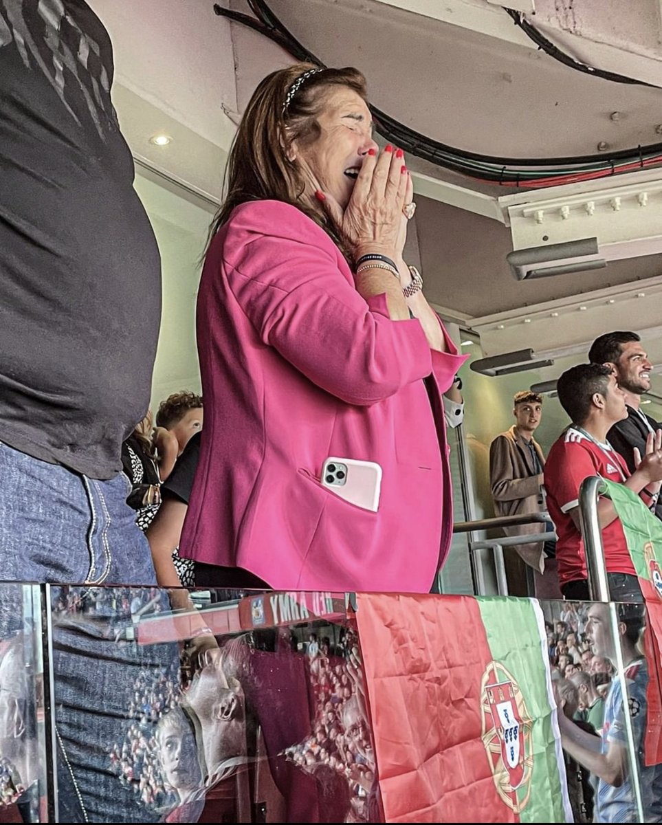 Cristiano Ronaldo’s mum after he scored. ❤️