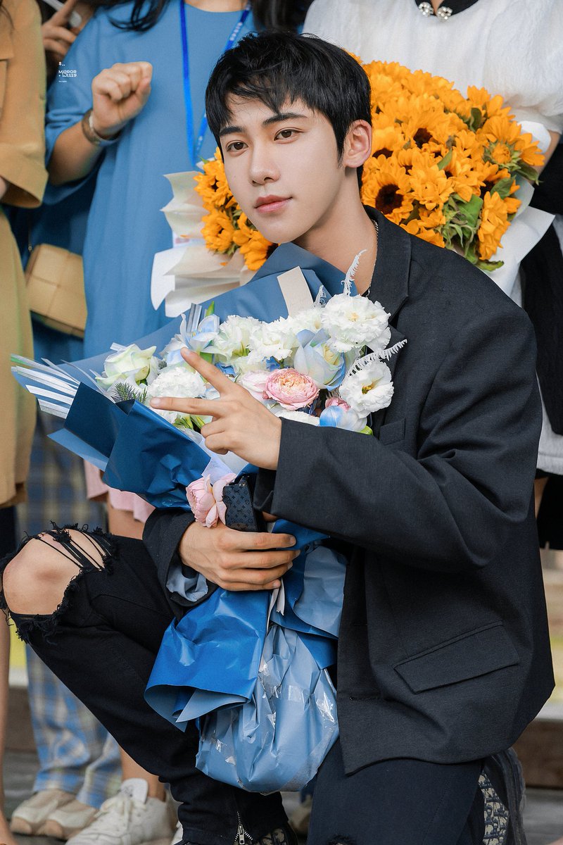 LumiereZern's tweet photo. 210911 
Zeren in Hengdian
cr logo
#丁泽仁 #DingZeren #NEX7 https://t.co/8RxGWHvHrq