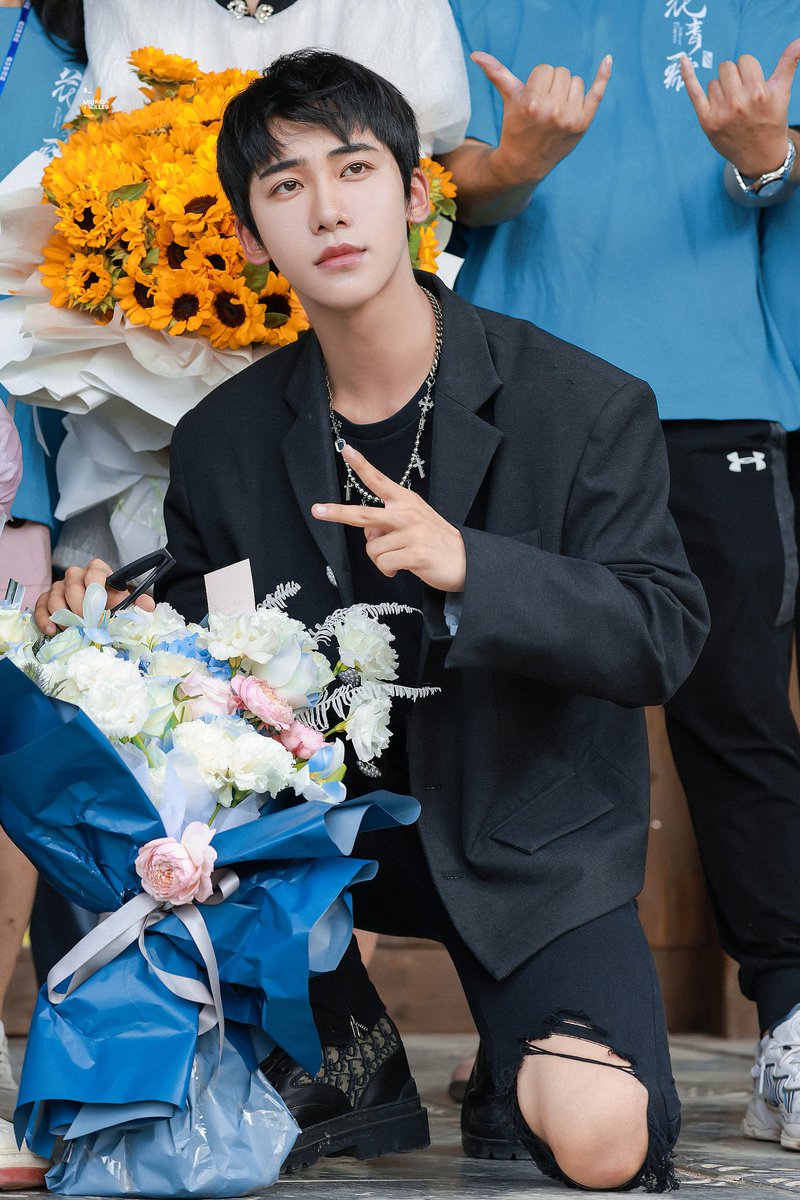 LumiereZern's tweet photo. 210911 
Zeren in Hengdian
cr logo
#丁泽仁 #DingZeren #NEX7 https://t.co/8RxGWHvHrq