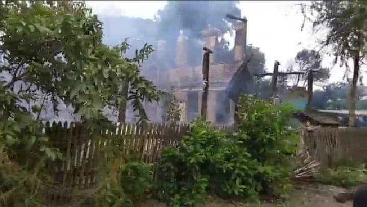 Gangaw, Magwae Massacre. A total of 18 villagers (12 under 18) were murdered on 9/09/21 by #MyanmarTerroristArmy soldiers, most tortured and killed after arrest. Also 30+ houses burnt down.

#Sep9Coup
#MyanmarSpringRevolution
#WhatsHappeningInMyanmar

facebook.com/528285863/post…