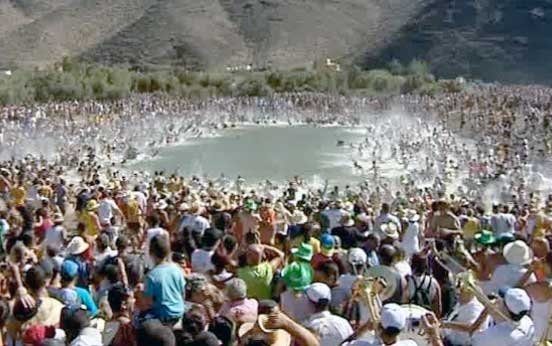 SolajeroLg's tweet photo. Hoy hace 21 años que vine al #Charco y conocí a mí compañera de vida. Hoy hace 20 años que le pedí matrimonio mientras todo el mundo observaba como dos torres se desmoronaban...
Hoy #11DeSeptiembre...hoy, día de el #Charco de @La_Aldea_SN 
#Volveremos https://t.co/0QCdk9jT69