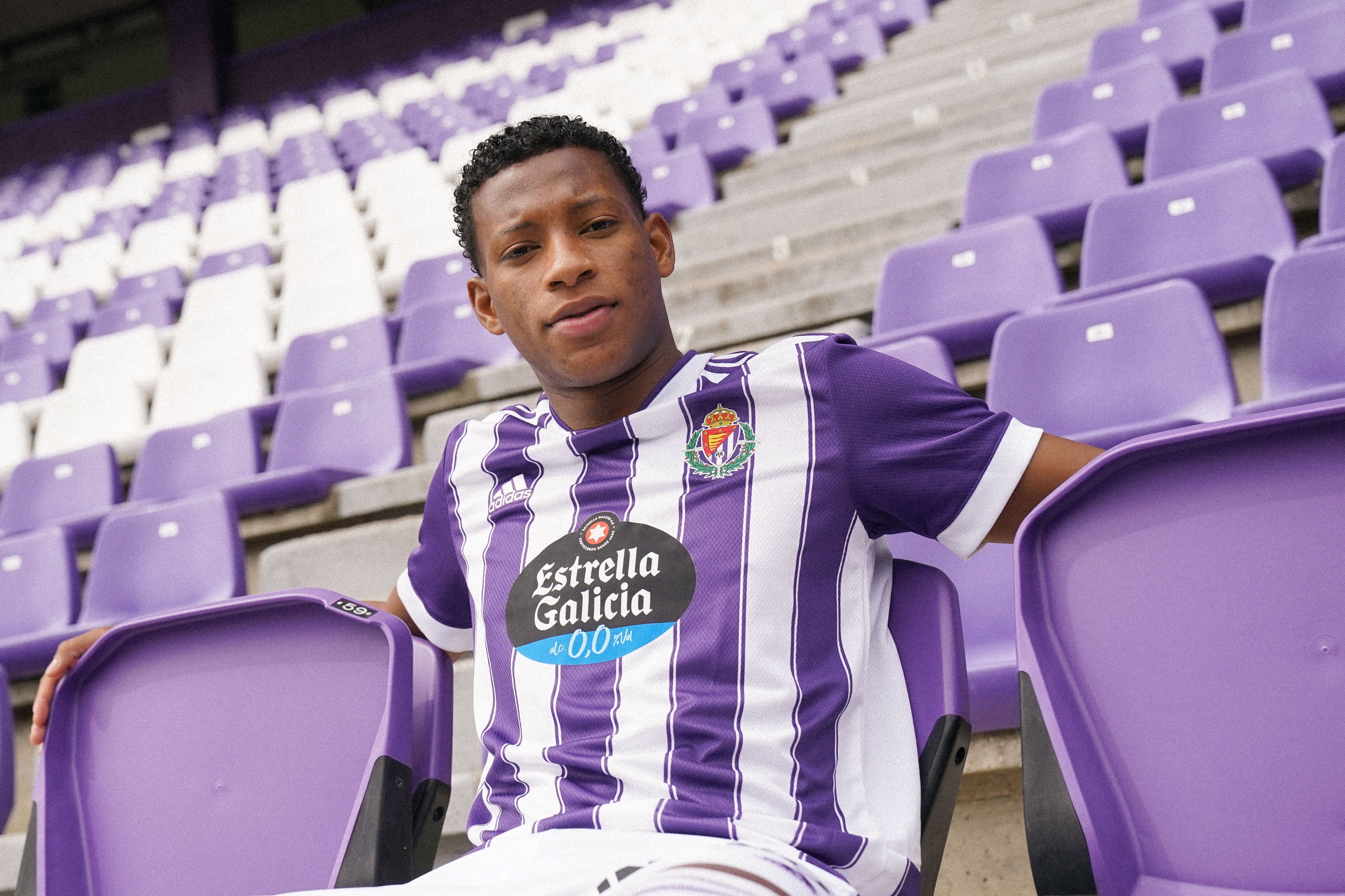 gastos generales envase moverse Real Valladolid C.F. 💜 on Twitter: "Le queda demasiado bien 🔥👕💜  https://t.co/Ht4UWI5bhj https://t.co/HeqtOdU75V" / Twitter