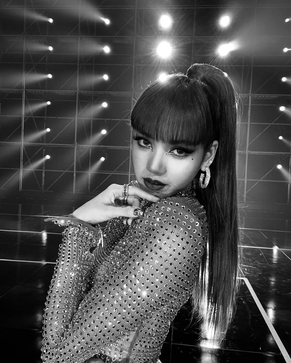lalalalisaa__m_'s tweet photo. #IG_update
🔗https://t.co/kWPa9qBhVW
🔗https://t.co/JK16DGUc0c
🔗https://t.co/mWKGuI2AWk https://t.co/x7KvVET3LD