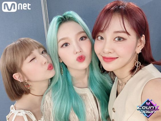 soulwonthinkr's tweet photo. 😚☺ it's yveswon thing  (with 🐸) https://t.co/lXDryRLZkk