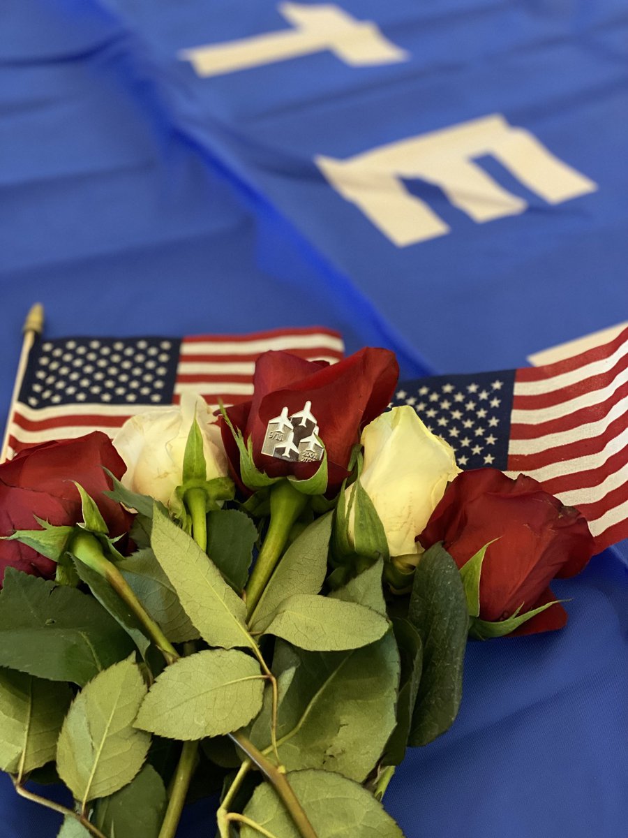 JRoo1421's tweet photo. ❤️🤍💙✈️🇺🇸✈️❤️🤍💙. We remember! @weareunited @TerenzioMario #unitedstrong #weremember #denmm #techops https://t.co/pjdYWewQEX