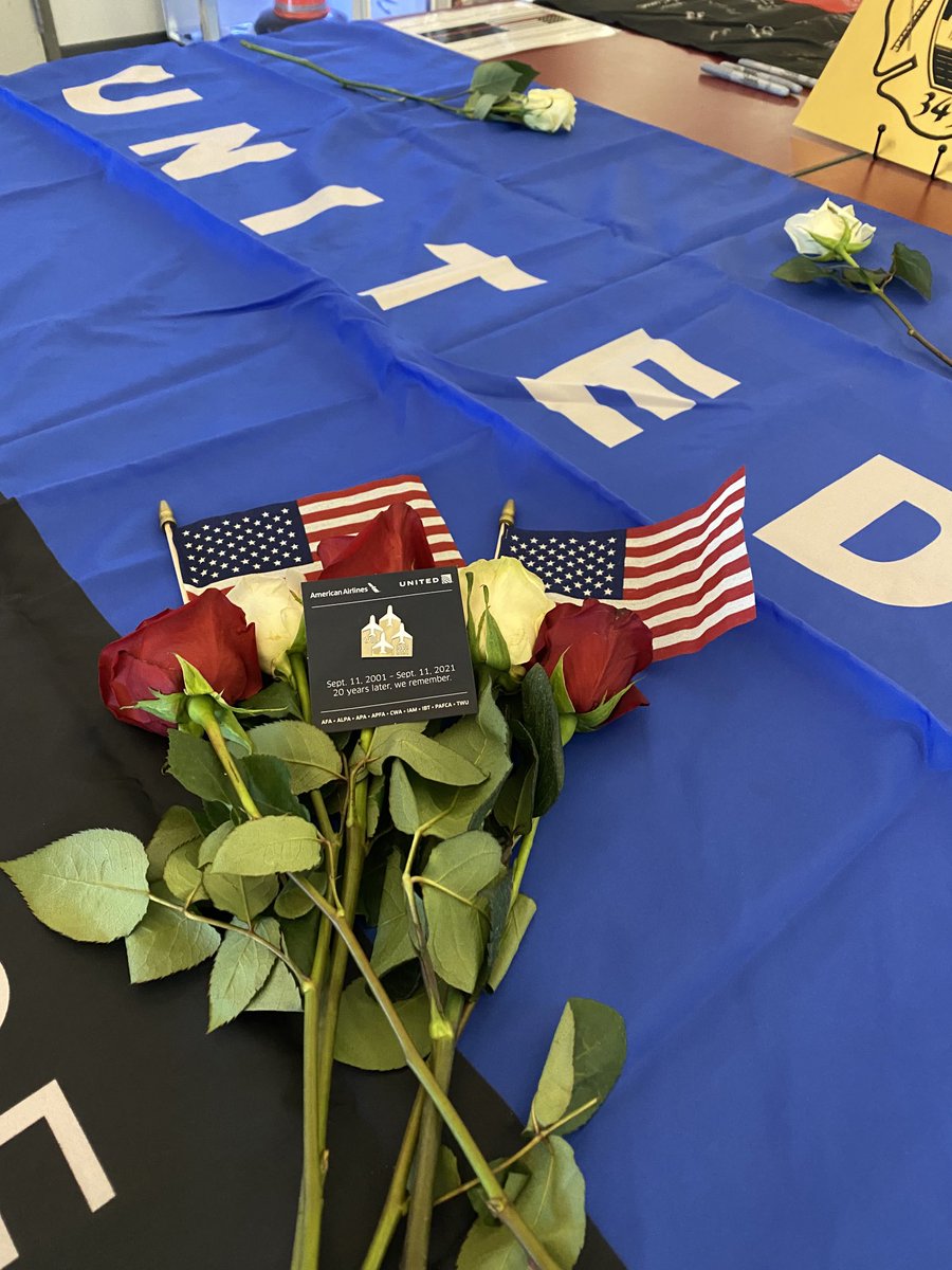 JRoo1421's tweet photo. ❤️🤍💙✈️🇺🇸✈️❤️🤍💙. We remember! @weareunited @TerenzioMario #unitedstrong #weremember #denmm #techops https://t.co/pjdYWewQEX