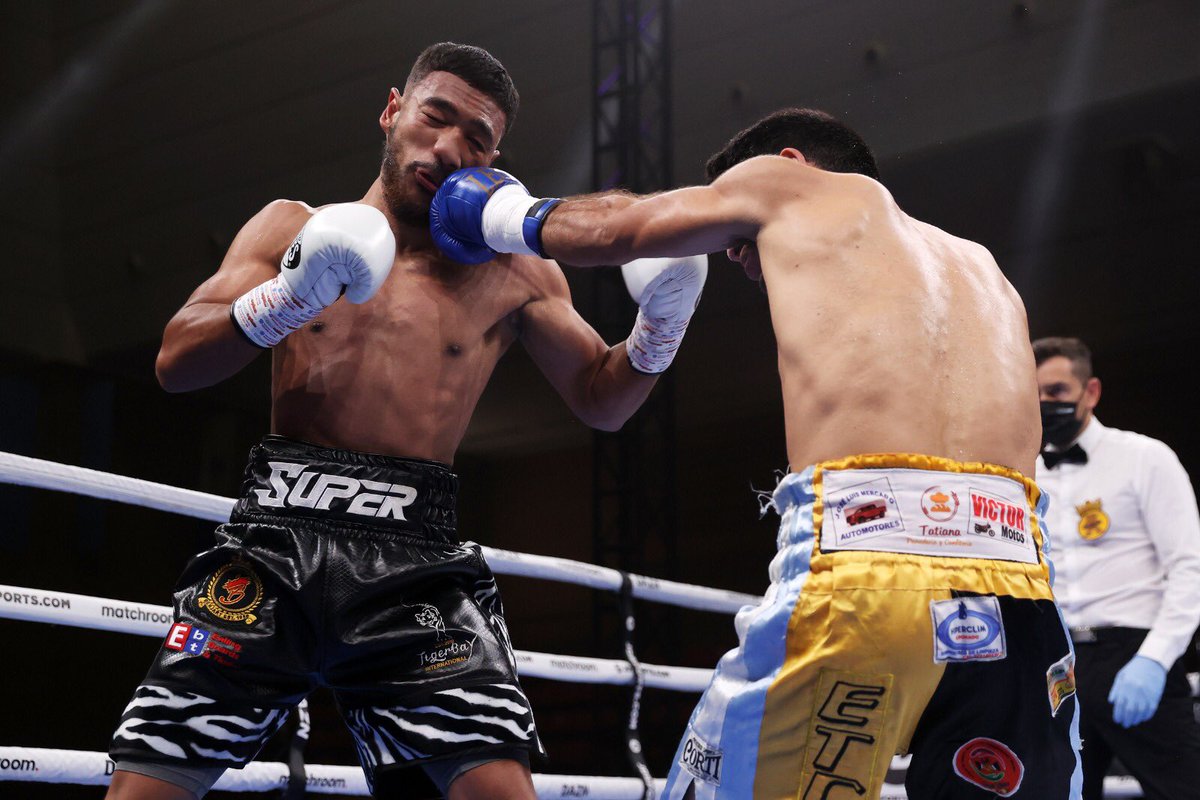 MatchroomBoxing's tweet photo. All action! 💥💥

#KhoumariRodriguez #LejarragaCharrat https://t.co/oLRMySBGBj