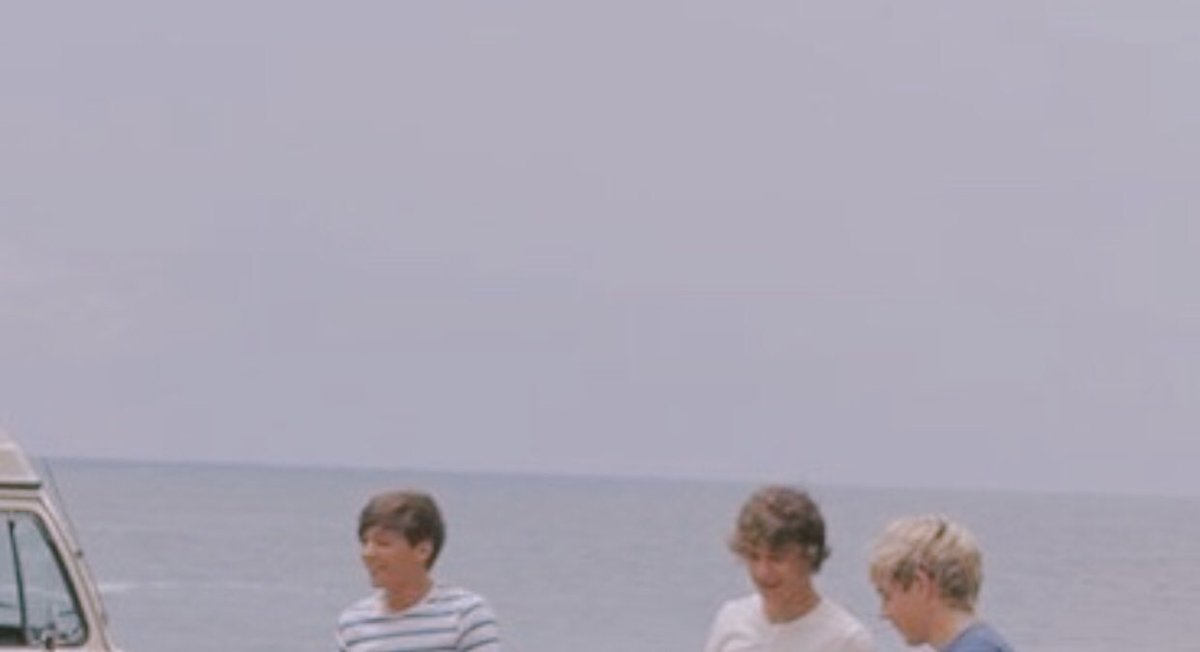allmyloveHxxx's tweet photo. happy ten years to the song that started it all #10yearsofWMYB https://t.co/jG1gNKGoxi