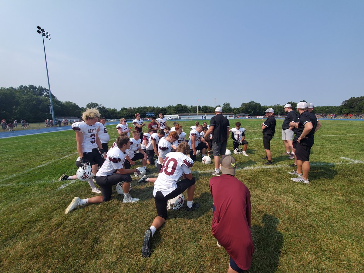 The Clippers move to 3-0 after defeating Gobles 60-0.