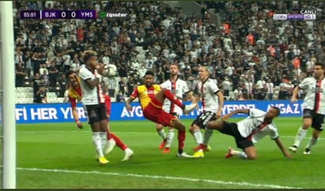 Rosier'in şu eline penaltı vermemek için ya futbol cahili olmak lazım ya da satılmış olmak.. Arda Kardeşler acaba hangisi? Dönen top gol oldu..