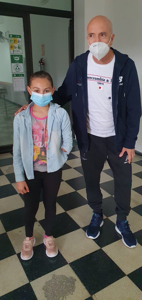JoseLuisBringa's tweet photo. Con Hannita, 11 añitos de talento deportivo. Excelente deportista y buena alumna. 
Futuro inmenso en natación. 
Todos juntos para impulsar el deporte. 
@PlazaColonia @IntColonia 
@diego_berretta1 @Sebabauza61 
@ferraripabloUY @gerlorente https://t.co/TEnoMXp6vc