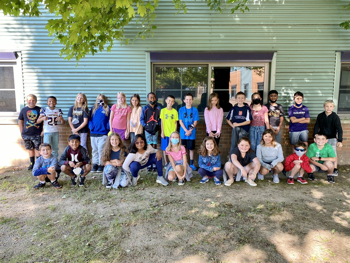 We had a great first week of Fourth Grade! These #SayreSharks voted on a class mascot, built friendships, and practiced their daily routines. It’s going to be a great year! <a href="/SLCSD/">South Lyon Community Schools</a> <a href="/SLCSSayre/">Sayre Elementary</a>