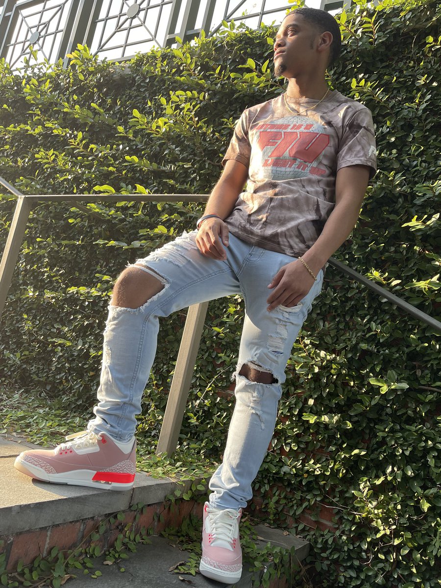 FutureIsUtrain's tweet photo. Live your fullest lighting up every place you go🌟model cred: @QuaTraylor5 https://t.co/dKEb3dOEKs
