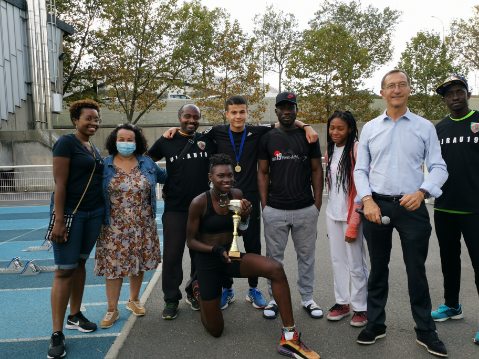 FrancoisDagnaud's tweet photo. Au stade J. Ladoumegue avec @HalimaJemni pour soutenir les espoirs sportifs de l'UNIA19. Des talents prometteurs, des encadrants bienveillants, une belle équipe ! @Karim_Ziady https://t.co/NYdzUukNku