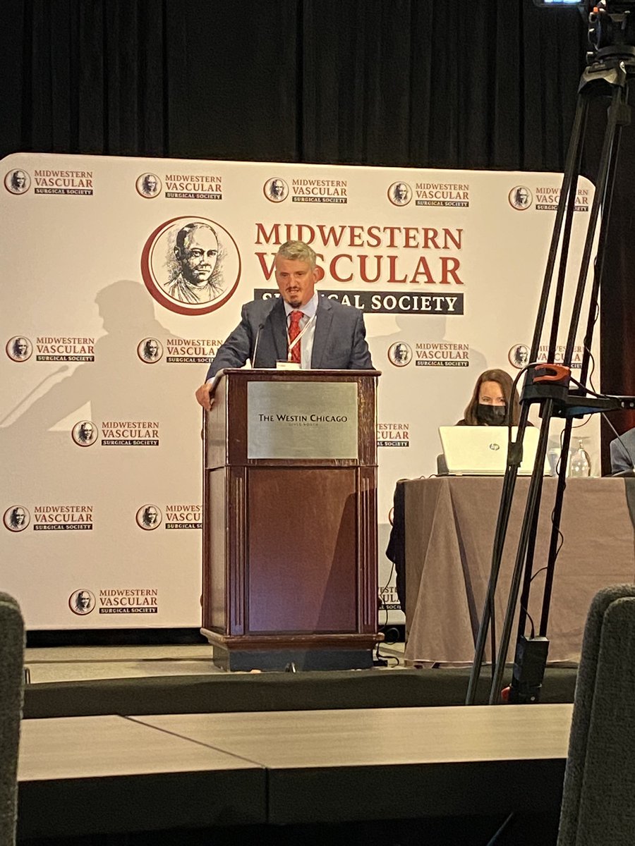 AhmedSorourMD's tweet photo. Interesting talks from Dr @FrankCaputoMD today @MWVSSociety presenting 2 important topics. 1- The role of Hybrid management in complex Aortic management. 2- Tips for EVAR explantation. @TallRoundsTM https://t.co/fmiguvkhL3